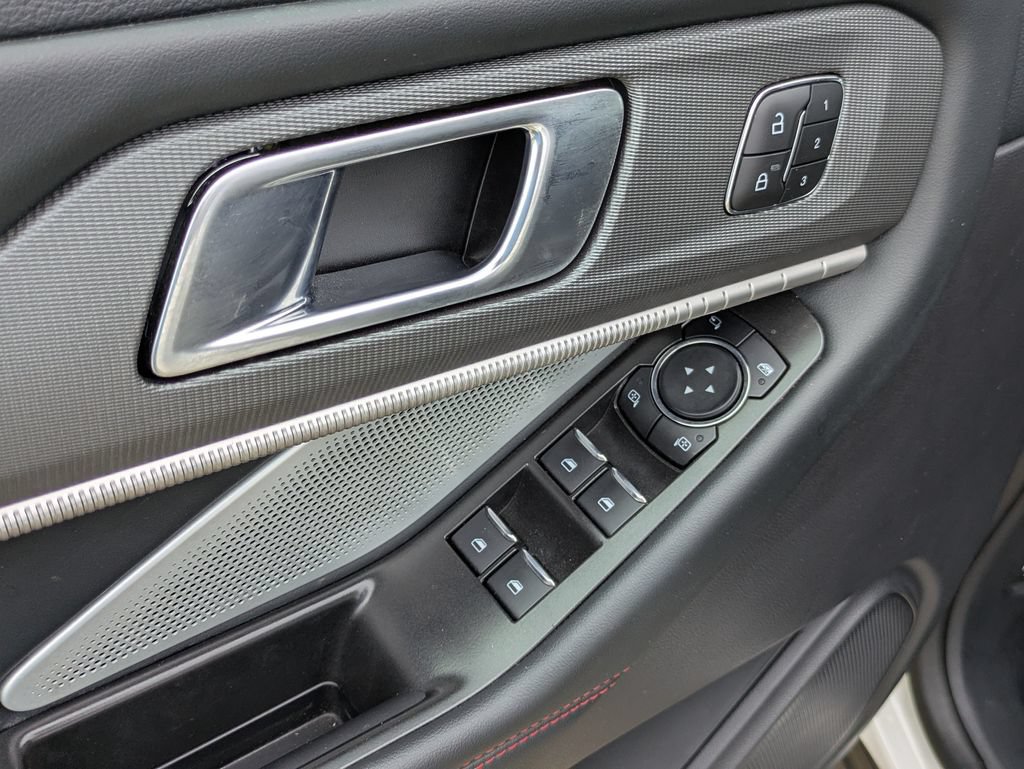 Used 2025 Ford Explorer ST AWD/4WD image 10