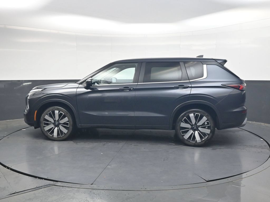 Used 2025 Mitsubishi Outlander SE FWD image 7