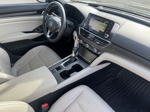 Used 2018 Honda Accord Touring image 21