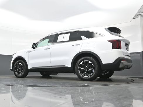 Used 2024 Kia Sorento S w/ Panoramic Sunroof Package AWD/4WD image 32