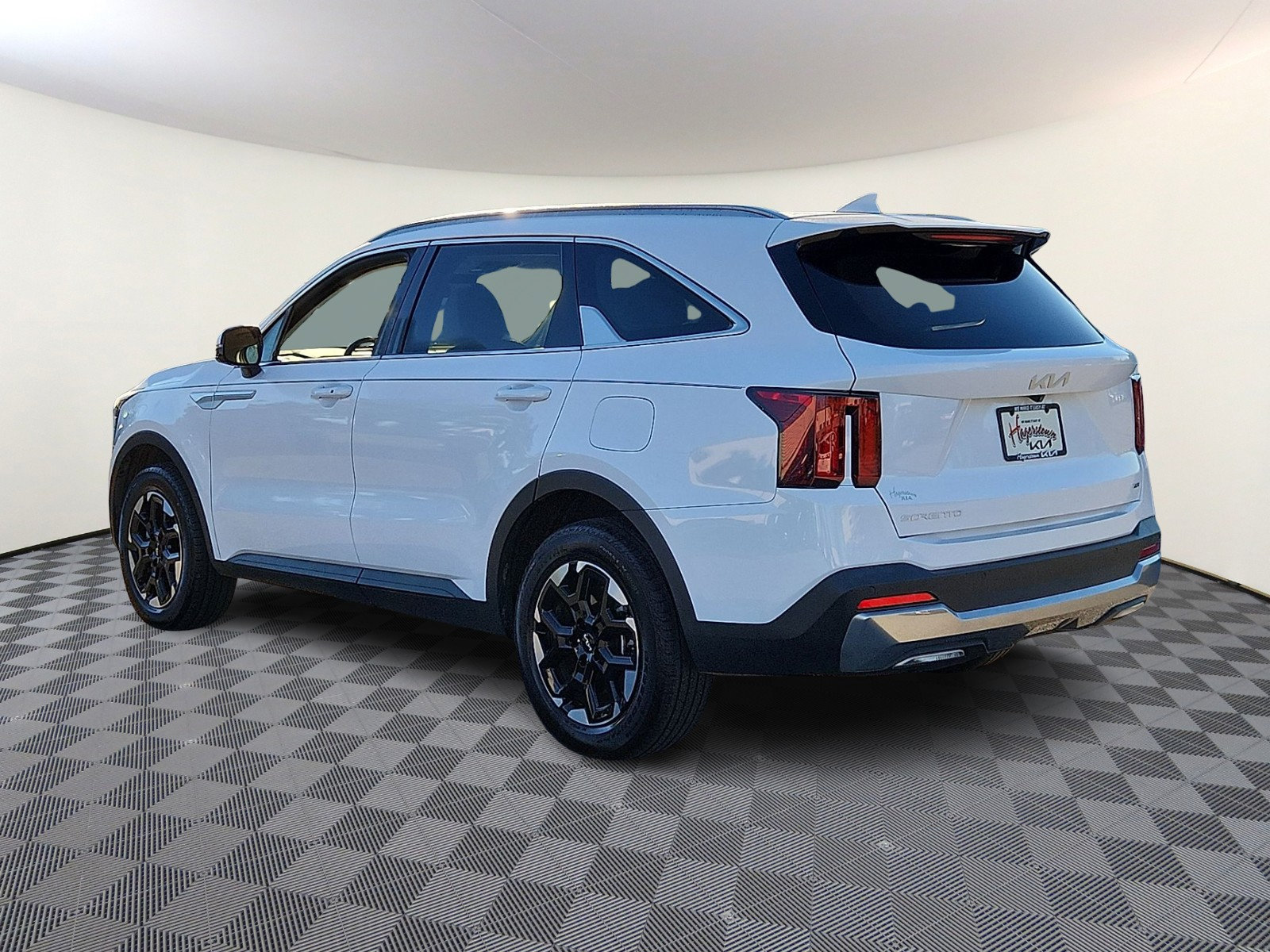 Certified 2025 Kia Sorento S w/ Panoramic Sunroof Package AWD/4WD image 4