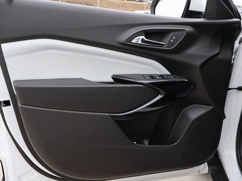 Used 2025 Chevrolet Trax LT w/ Driver Confidence Package image 20