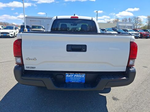Used 2022 Toyota Tacoma SR AWD/4WD image 5