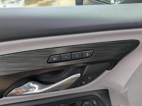 Used 2022 GMC Terrain SLT w/ Infotainment Package II FWD image 21