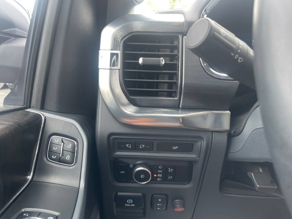 Used 2023 Ford F150 Lariat AWD/4WD image 14