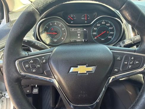 Used 2017 Chevrolet Cruze Premier FWD image 17