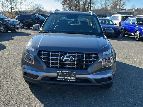 Used 2024 Hyundai Venue SEL image 2