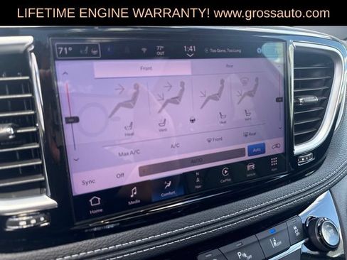 Used 2025 Chrysler Pacifica Limited FWD image 25