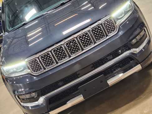 Used 2022 Jeep Grand Wagoneer Series III AWD/4WD image 19