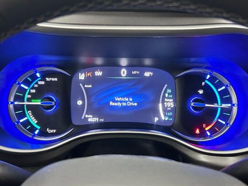 Used 2024 Chrysler Pacifica Limited FWD image 18