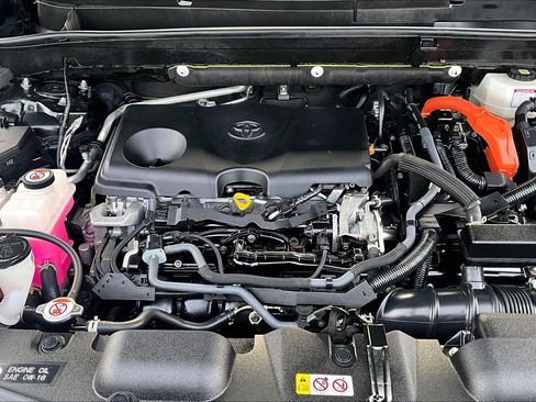 Used 2021 Toyota Venza XLE image 10