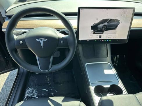 Used 2024 Tesla Model Y Long Range AWD/4WD image 18