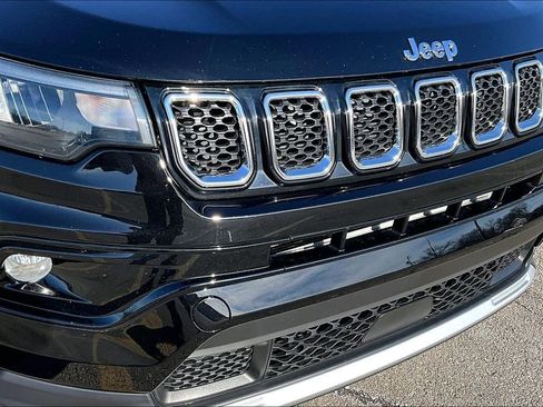 Used 2023 Jeep Compass Limited image 28