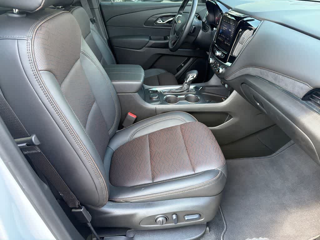 Used 2024 Chevrolet Traverse High Country FWD image 12