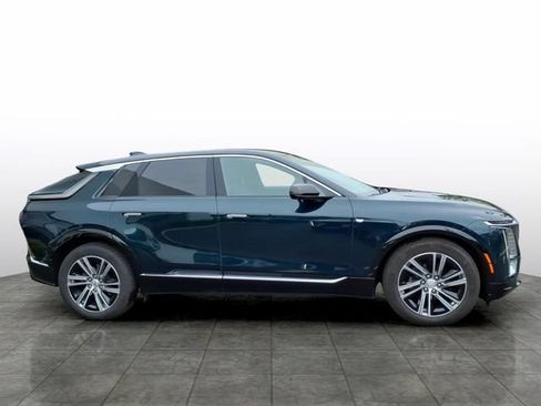 Certified 2024 Cadillac Lyriq Luxury AWD/4WD image 6