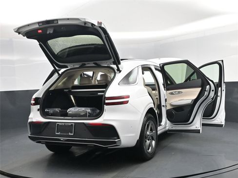 New 2026 Genesis GV70 2.5T Advanced image 37