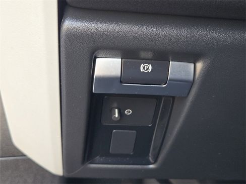 Used 2022 Land Rover Defender 110 S image 26