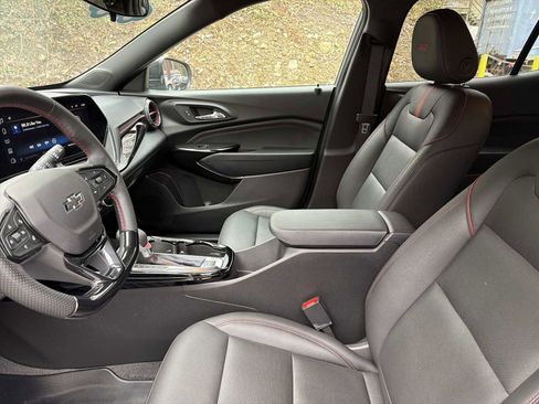 Certified 2025 Chevrolet Trax RS w/ Driver Confidence Package FWD image 18