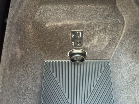 Used 2024 BMW i7 xDrive60 AWD/4WD image 36
