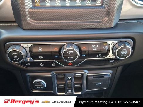 Used 2021 Jeep Wrangler Unlimited Sahara AWD/4WD image 18
