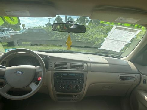 Used 2006 Ford Taurus SE FWD image 10