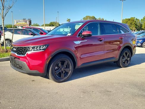 Used 2023 Kia Sorento LX image 4