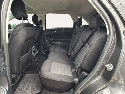 Used 2019 Ford Edge SE FWD image 14