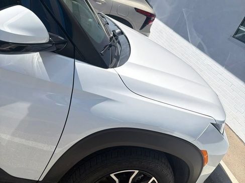 Used 2021 Chevrolet TrailBlazer ACTIV w/ Technology Package FWD image 12