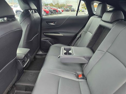 Used 2023 Toyota Venza XLE image 16