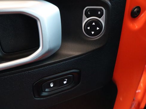 Used 2019 Jeep Wrangler Unlimited Sahara w/ Uconnect 4C Nav & Sound Group AWD/4WD image 20