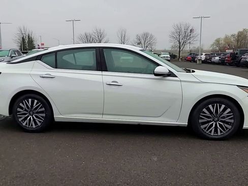 Used 2023 Nissan Altima 2.5 SV image 9