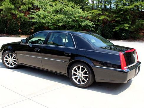 Used 2006 Cadillac DTS Performance image 3