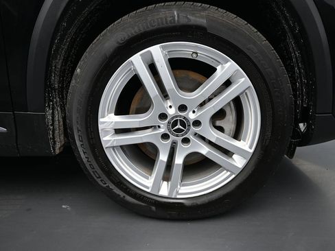 Used 2023 Mercedes-Benz GLA 250 4MATIC w/ Premium Package image 10