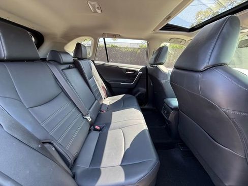 Used 2019 Toyota RAV4 Limited image 27