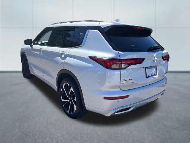 Used 2022 Mitsubishi Outlander SEL AWD/4WD image 2