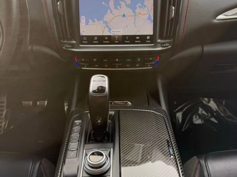 Used 2022 Maserati Levante Trofeo image 32