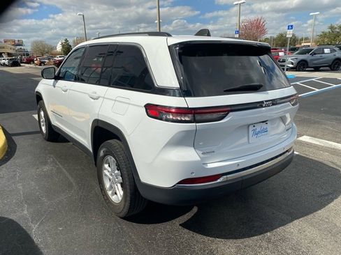 Used 2023 Jeep Grand Cherokee Laredo w/ Luxury Tech Group I image 6