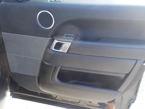 Used 2016 Land Rover Range Rover Sport SE image 29