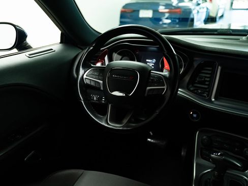 Used 2019 Dodge Challenger R/T w/ Driver Convenience Group image 9