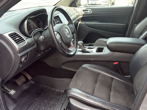 Used 2021 Jeep Grand Cherokee Laredo X AWD/4WD image 5