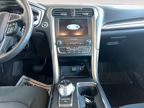Used 2020 Ford Fusion SE image 9