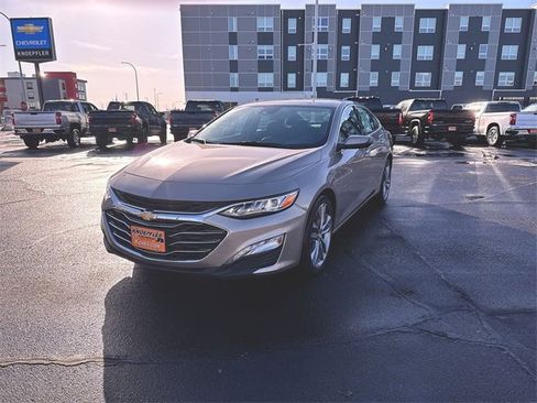 Used 2024 Chevrolet Malibu LT image 1