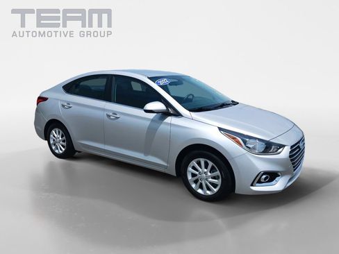 Used 2022 Hyundai Accent SEL FWD image 1