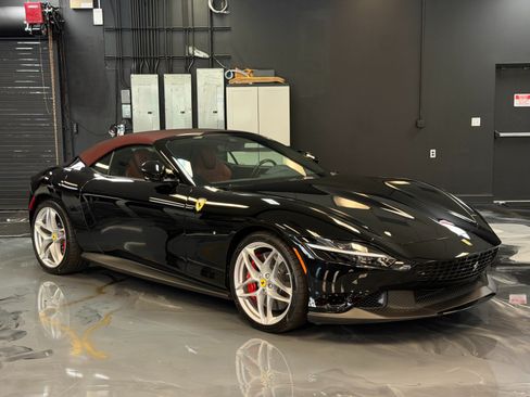 Used 2025 Ferrari Roma Spider RWD image 1
