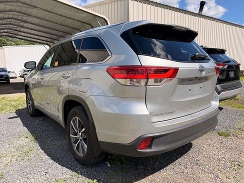 Used 2018 Toyota Highlander XLE AWD/4WD image 11