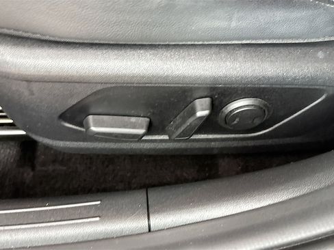 Used 2022 Hyundai Elantra Limited FWD image 24
