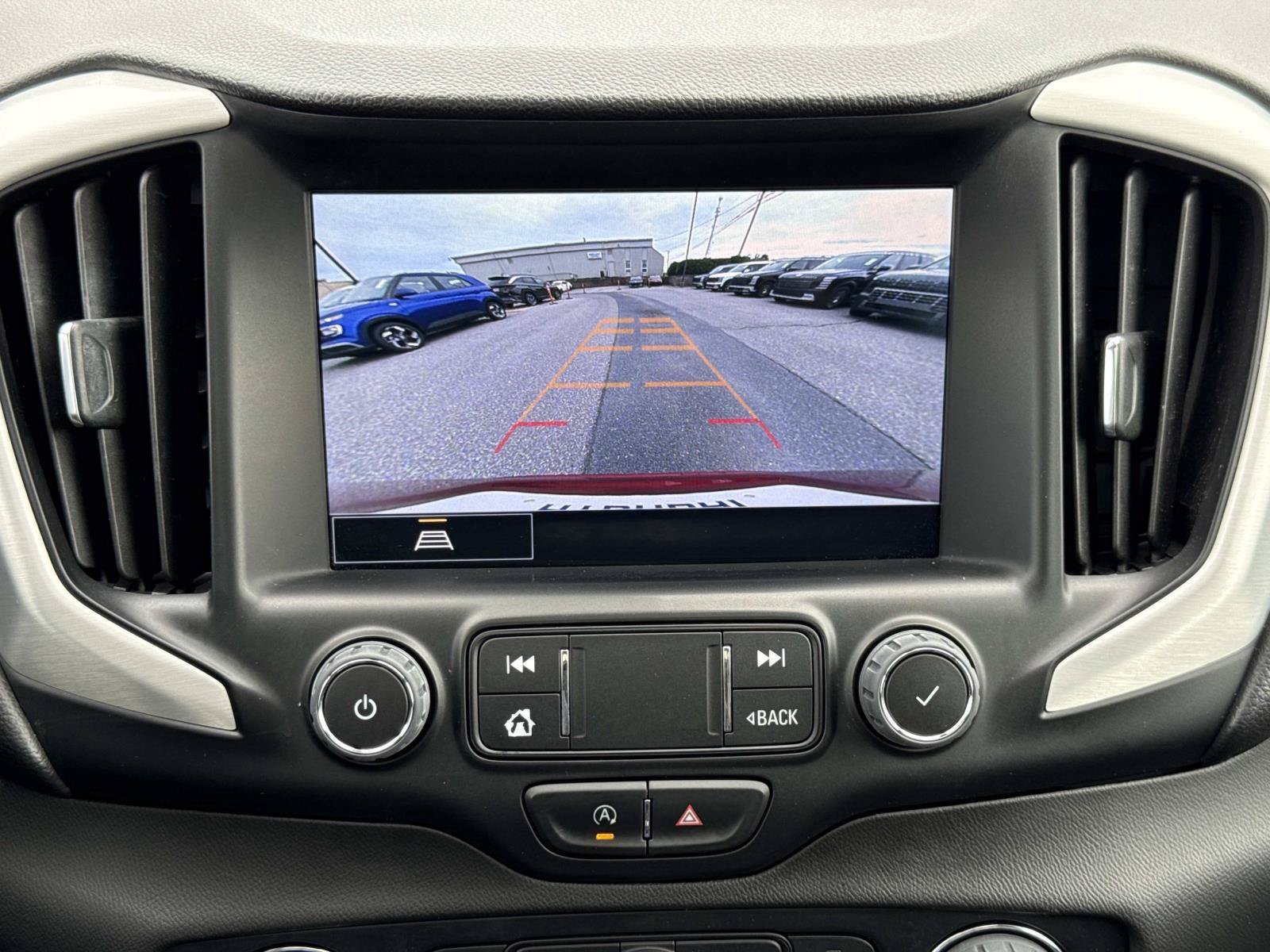 Used 2022 GMC Terrain SLE w/ Driver Convenience Package AWD/4WD image 6