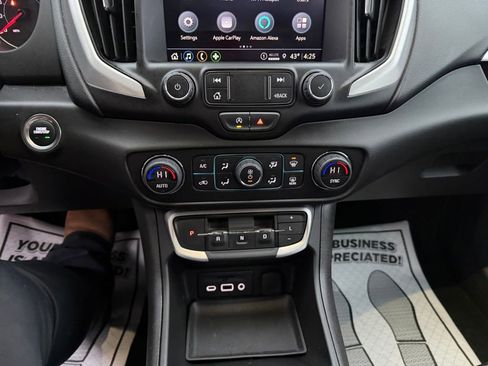 Used 2024 GMC Terrain SLT image 18