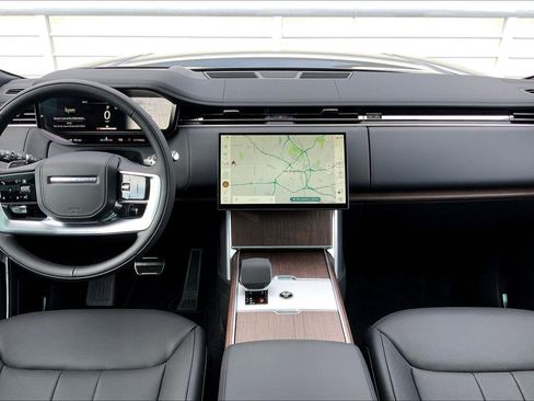 New 2025 Land Rover Range Rover SE image 13