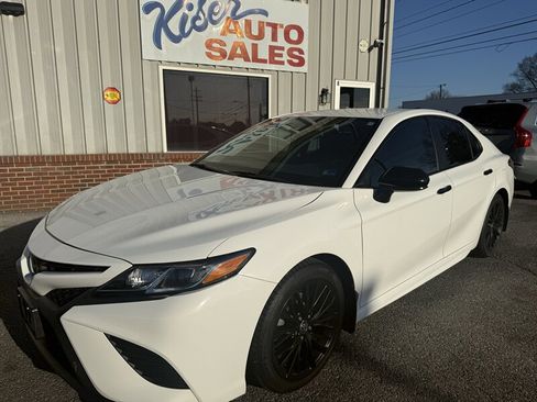 Used 2020 Toyota Camry SE image 5